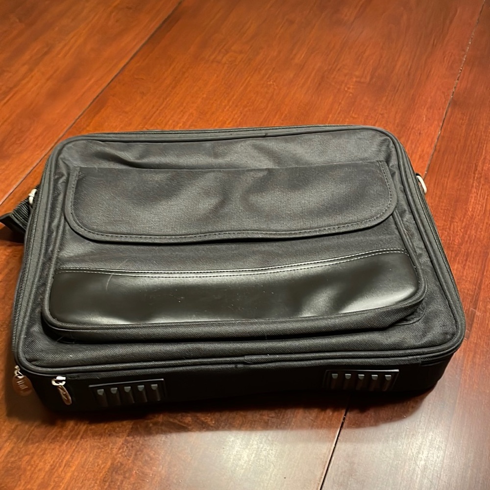 Computer or laptop bag with shoulder strap